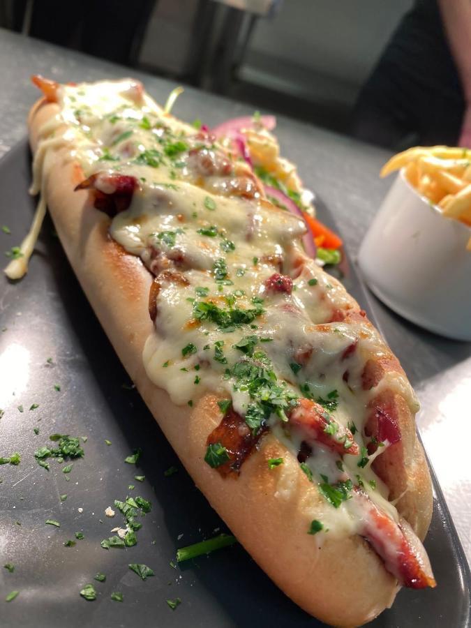 Отель The Stag Northwood  Экстерьер фото