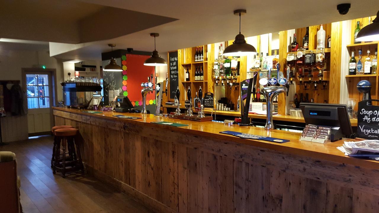 Отель The Stag Northwood  Экстерьер фото