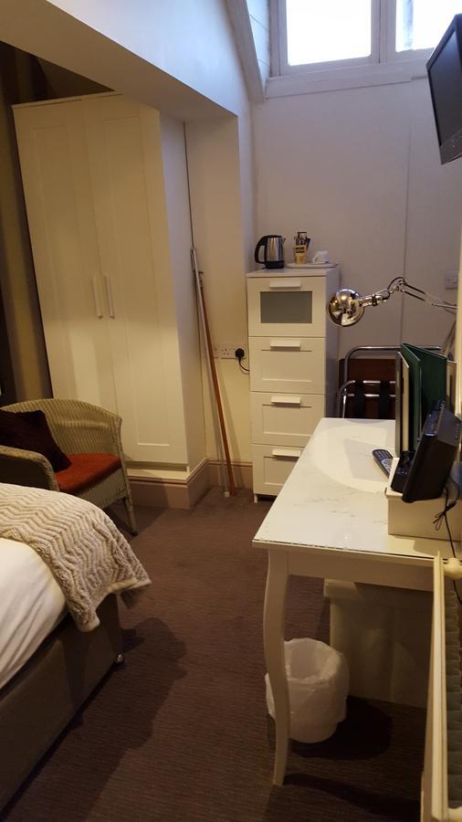 Отель The Stag Northwood  Экстерьер фото