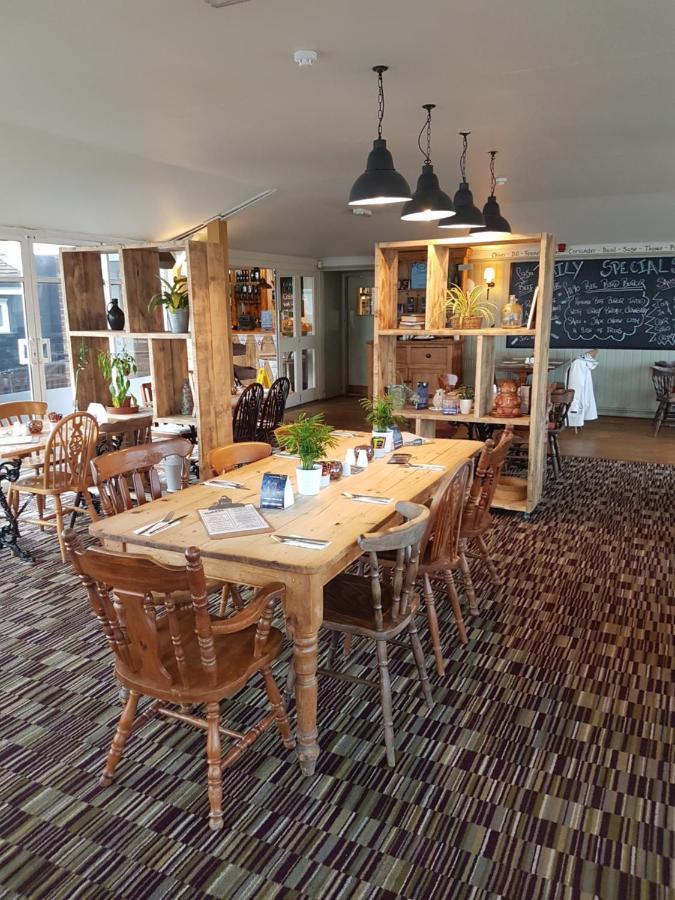 Отель The Stag Northwood  Экстерьер фото